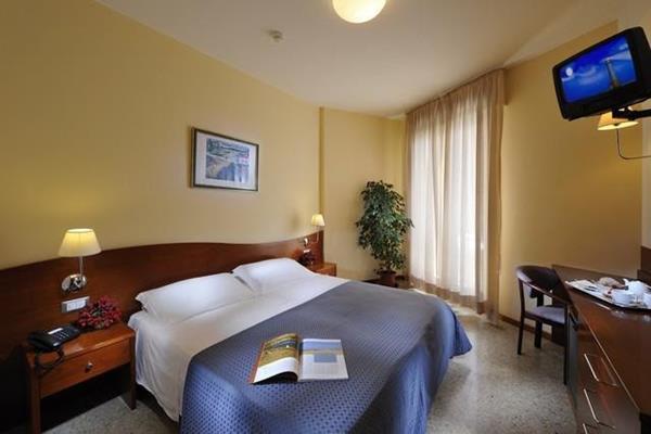 Hotel Palace Μπιμπιόνε Εξωτερικό φωτογραφία